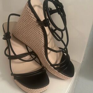 Marc Fisher strappy platform! Like new size 9 black leather